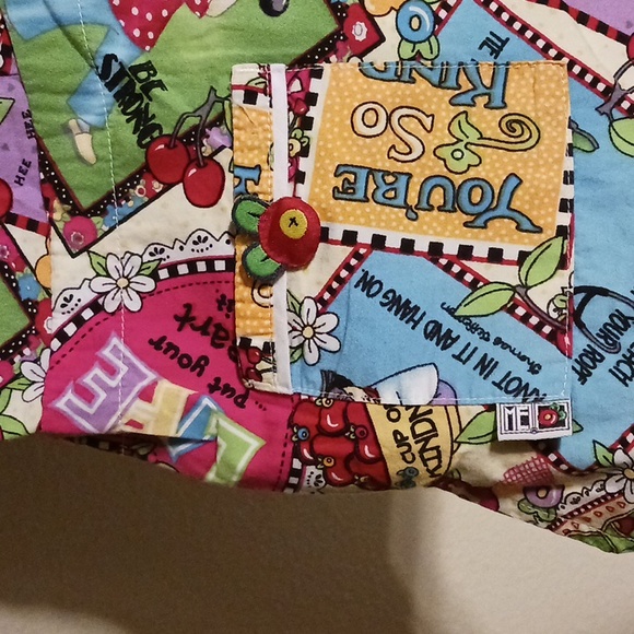 Mary Engelbreit Scrub (top only) Large - Picture 7 of 9